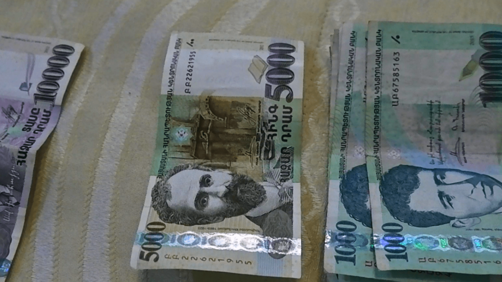 Armenia 101: The Ultimate Guide from Visa, Flights, Sim Card, Accommodation, and Things to See | Filipino Residents in UAE | Jizamiworld 2026 26 Armenian Currency min